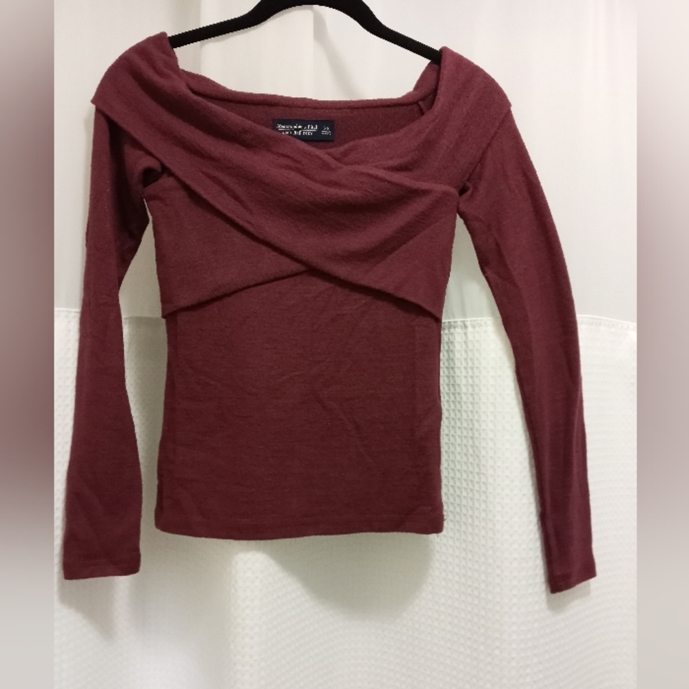 Abercrombie&Fitch Off The Shoulder Top. Xs
